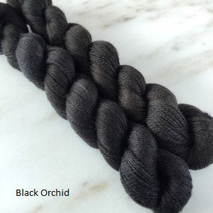 Reywa Fivers Bloom in Black Orchid.