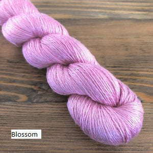 Reywa Fivers Bloom Yarn in Blossom.