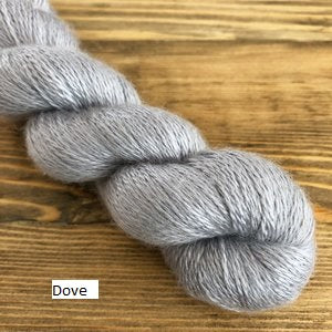 Reywa Fivers Bloom Yarn in Dove.