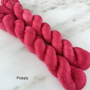 Reywa Fivers Bloom Yarn in Poppy.